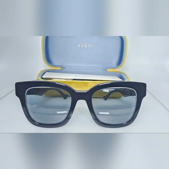 Gucci Black prescription Sunglasses with Gold Logo Strength -2.75 and -3.75 - Picture 5 of 9